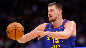 探索NBA篮球巨星尼古拉·约基奇的比赛风格与技巧应用
